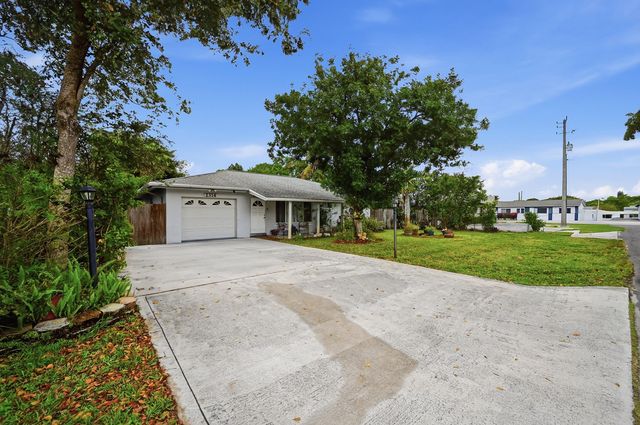 2316 SE 1st Street, Boynton Beach, FL 33435