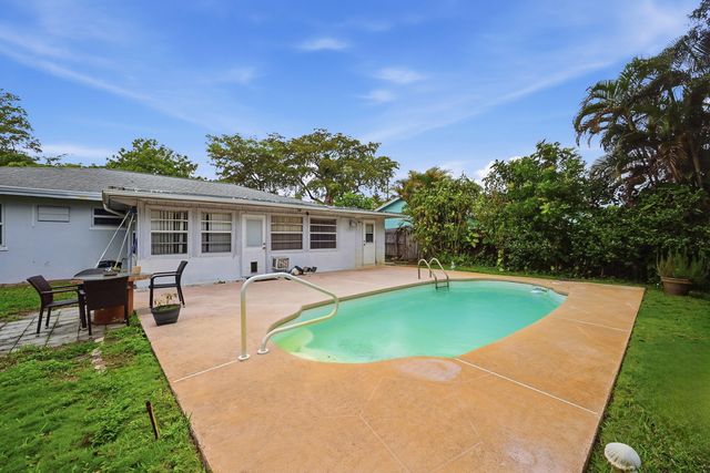 2316 SE 1st Street, Boynton Beach, FL 33435