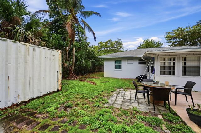 2316 SE 1st Street, Boynton Beach, FL 33435