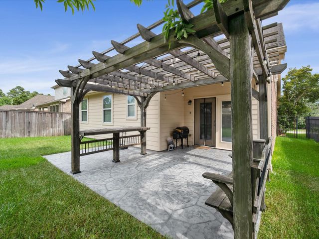 26 Canterborough Place, Tomball, TX 77375