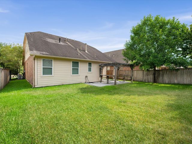 26 Canterborough Place, Tomball, TX 77375