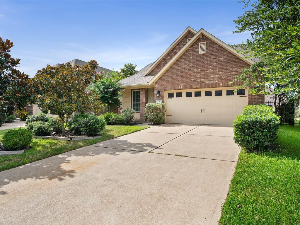 26 Canterborough Place, Tomball, TX 77375