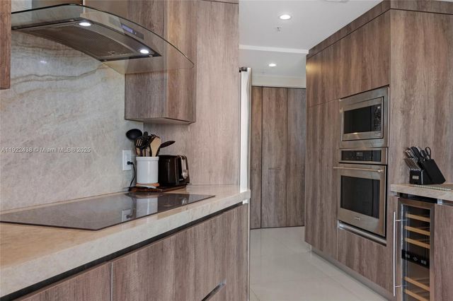 848 Brickell Key Dr 3905, Miami, FL 33131