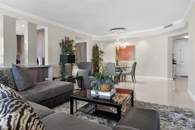 848 Brickell Key Dr 3905, Miami, FL 33131