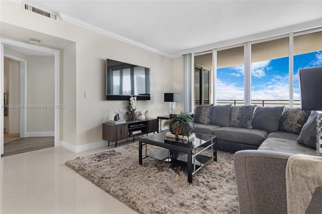 848 Brickell Key Dr 3905, Miami, FL 33131