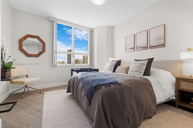 848 Brickell Key Dr 3905, Miami, FL 33131