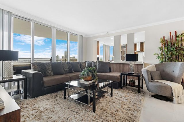 848 Brickell Key Dr 3905, Miami, FL 33131