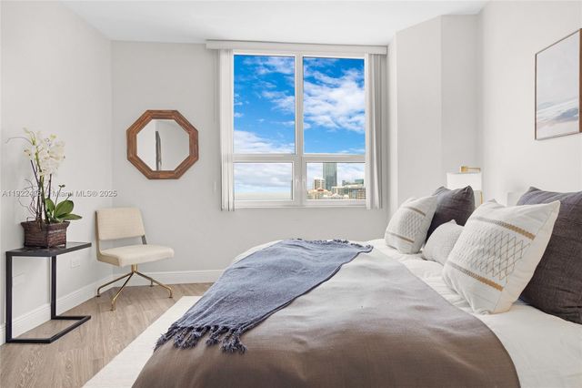 848 Brickell Key Dr 3905, Miami, FL 33131