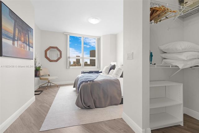 848 Brickell Key Dr 3905, Miami, FL 33131