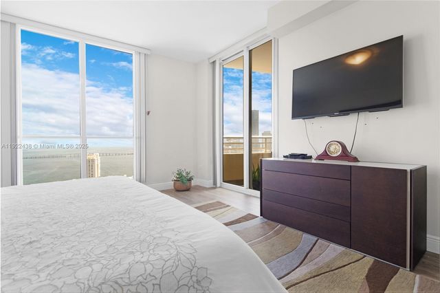 848 Brickell Key Dr 3905, Miami, FL 33131