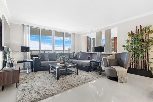 848 Brickell Key Dr 3905, Miami, FL 33131