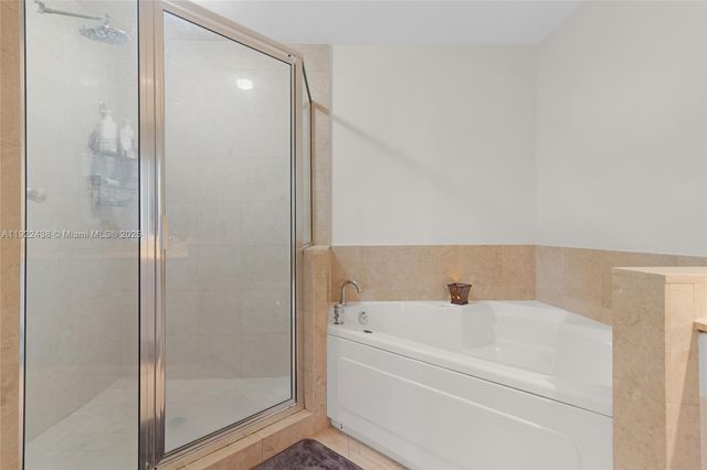 848 Brickell Key Dr 3905, Miami, FL 33131