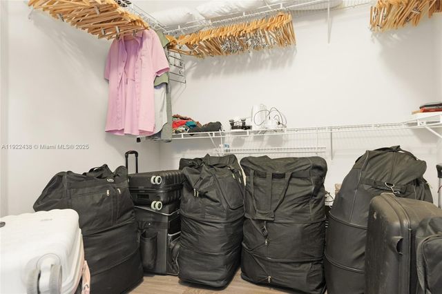 848 Brickell Key Dr 3905, Miami, FL 33131