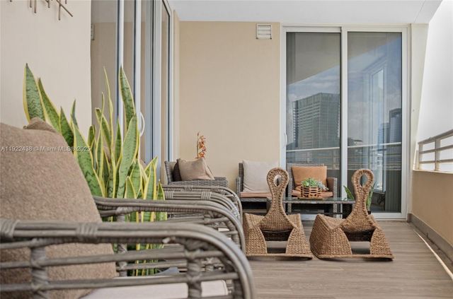 848 Brickell Key Dr 3905, Miami, FL 33131