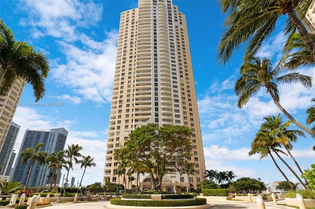 848 Brickell Key Dr 3905, Miami, FL 33131