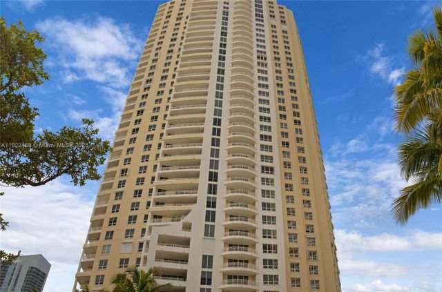 848 Brickell Key Dr 3905, Miami, FL 33131