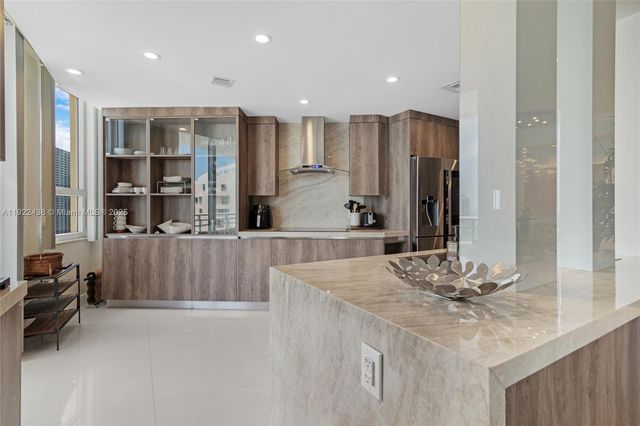 848 Brickell Key Dr 3905, Miami, FL 33131