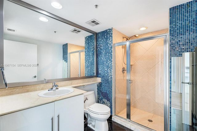 325 S Biscayne Blvd 4115, Miami, FL 33131