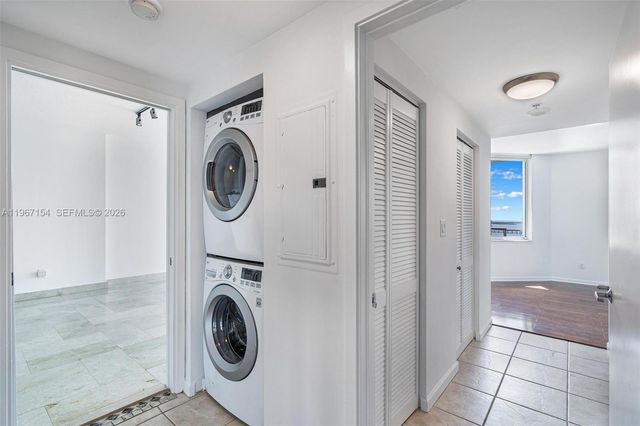 325 S Biscayne Blvd 4115, Miami, FL 33131