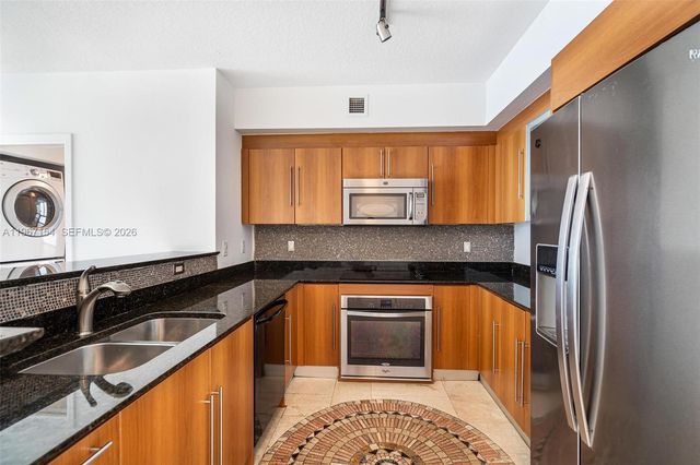 325 S Biscayne Blvd 4115, Miami, FL 33131