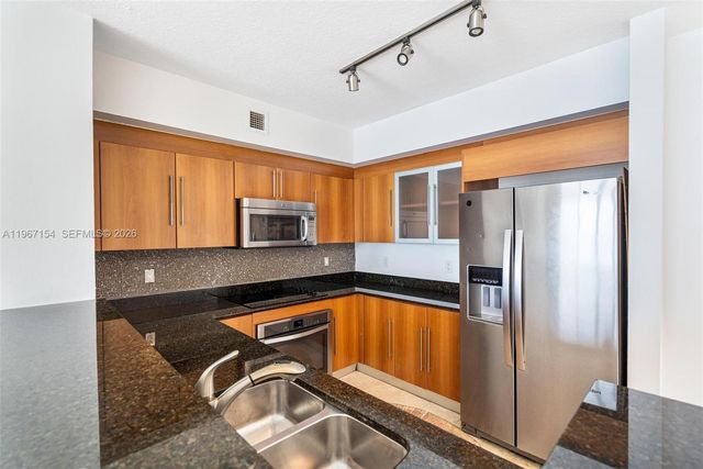 325 S Biscayne Blvd 4115, Miami, FL 33131