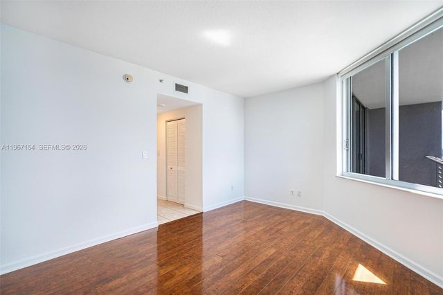 325 S Biscayne Blvd 4115, Miami, FL 33131