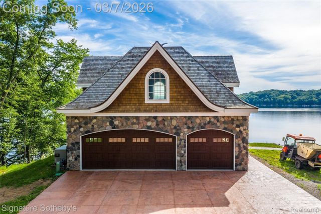 14625 Edgewater Drive, Lyndon Township, MI 48137