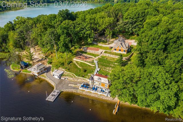 14625 Edgewater Drive, Lyndon Township, MI 48137