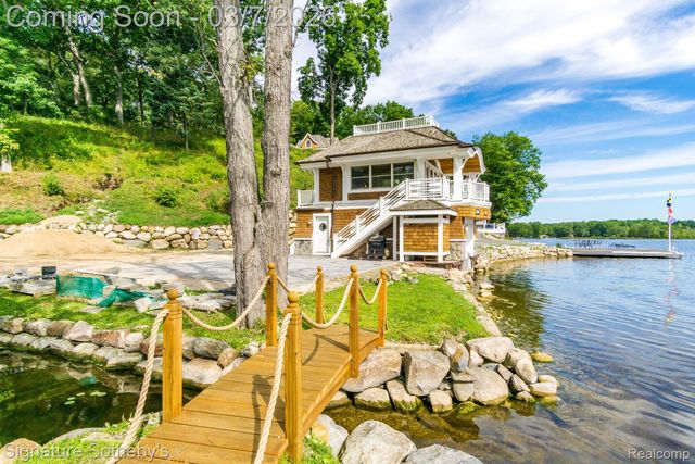 14625 Edgewater Drive, Lyndon Township, MI 48137
