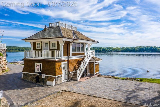 14625 Edgewater Drive, Lyndon Township, MI 48137