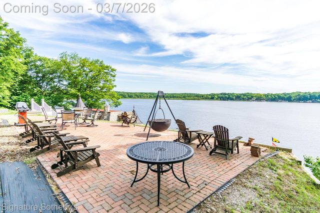 14625 Edgewater Drive, Lyndon Township, MI 48137