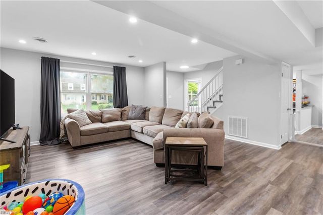 25 Graham DR, Newport News, VA 23606