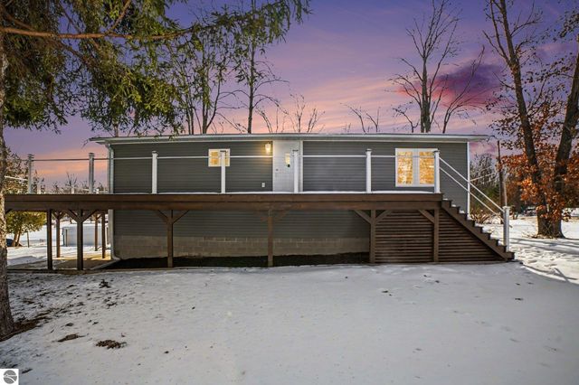 6820 W Shore Drive, Weidman, MI 48893