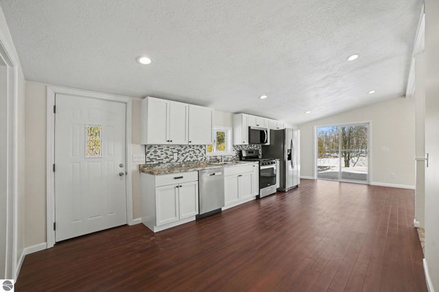 6820 W Shore Drive, Weidman, MI 48893