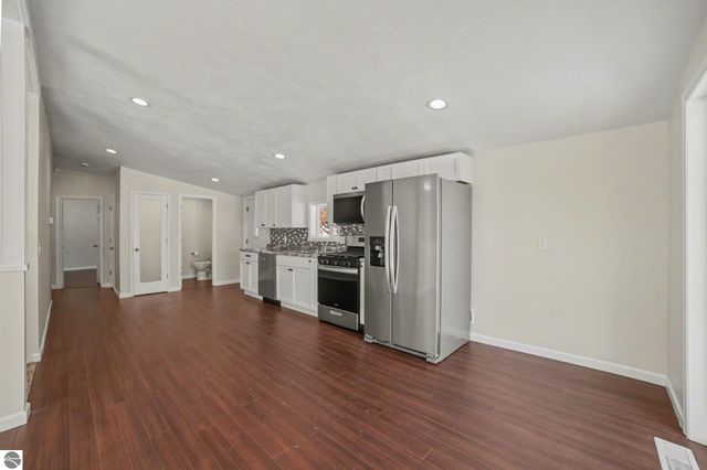 6820 W Shore Drive, Weidman, MI 48893