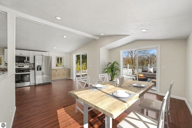 6820 W Shore Drive, Weidman, MI 48893