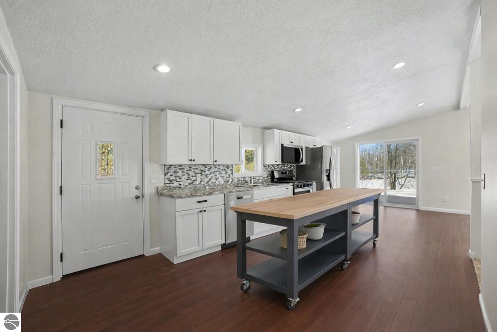 Image 4 of property listing at 6820 W Shore Drive, Weidman, MI 48893