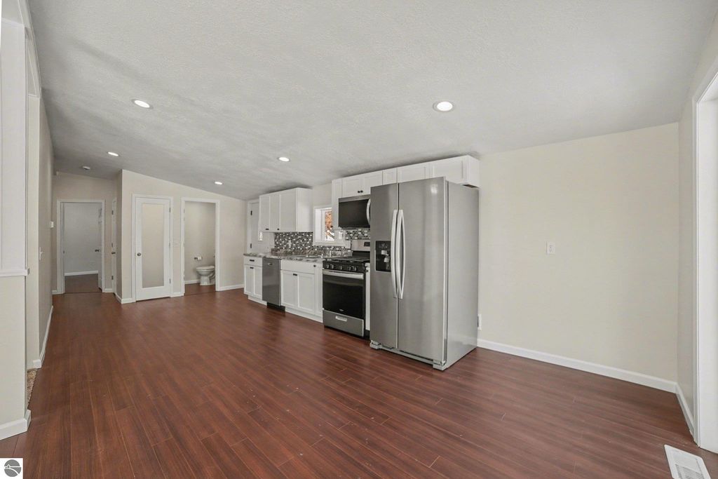 Image 5 of property listing at 6820 W Shore Drive, Weidman, MI 48893