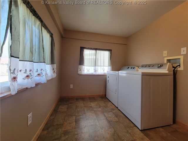 218 95th Street, Marmet, WV 25315