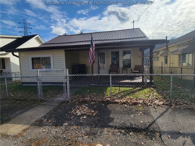 218 95th Street, Marmet, WV 25315