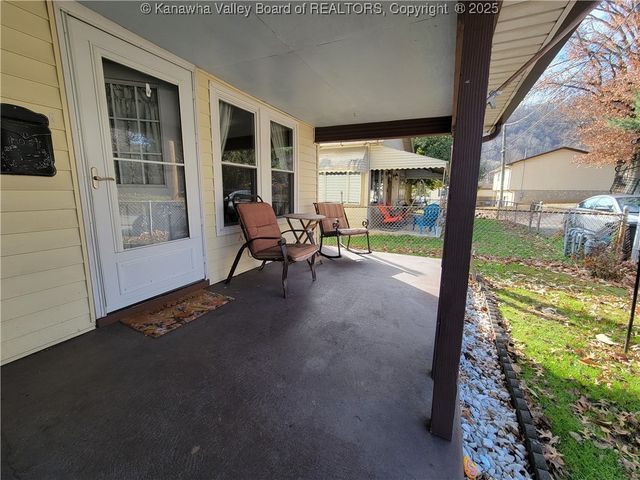 218 95th Street, Marmet, WV 25315