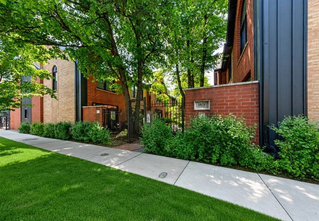 1801 W DIVERSEY Parkway 14, Chicago, IL 60614