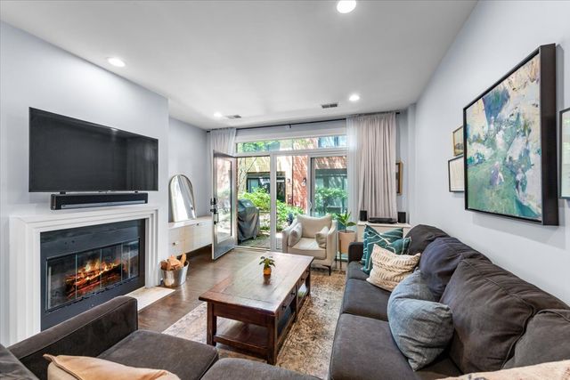 1801 W DIVERSEY Parkway 14, Chicago, IL 60614