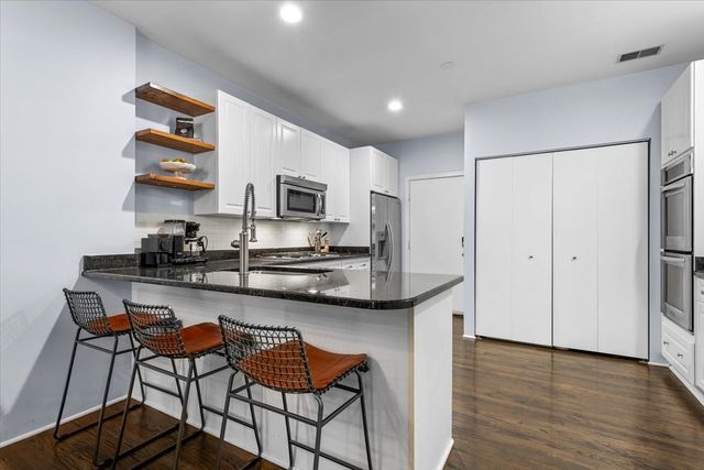 1801 W DIVERSEY Parkway 14, Chicago, IL 60614