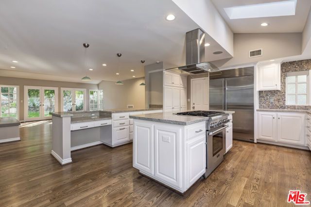 1277 N Norman Place, Los Angeles, CA 90049