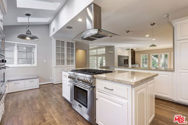 1277 N Norman Place, Los Angeles, CA 90049