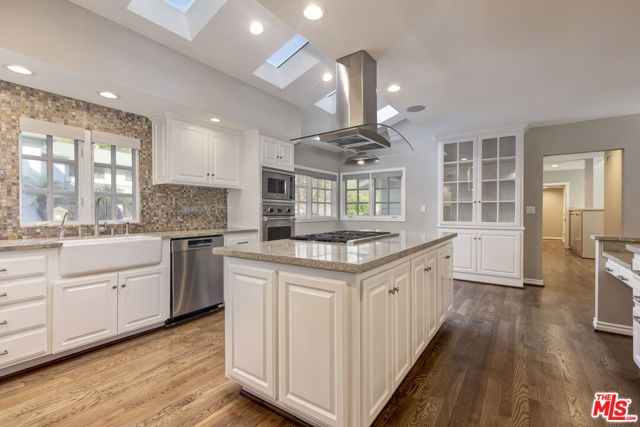 1277 N Norman Place, Los Angeles, CA 90049