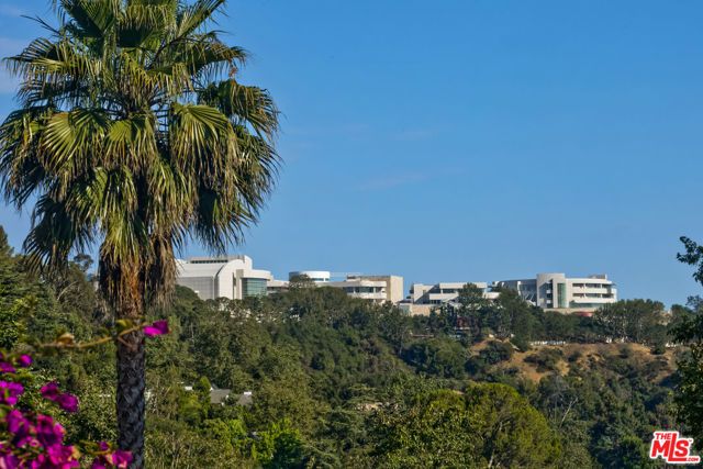 1277 N Norman Place, Los Angeles, CA 90049