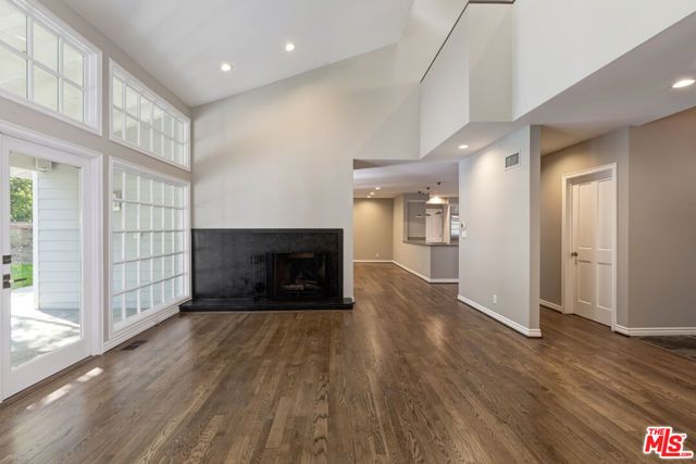 1277 N Norman Place, Los Angeles, CA 90049