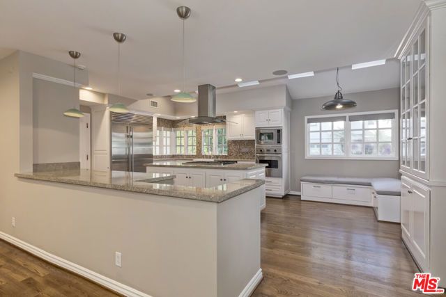 1277 N Norman Place, Los Angeles, CA 90049